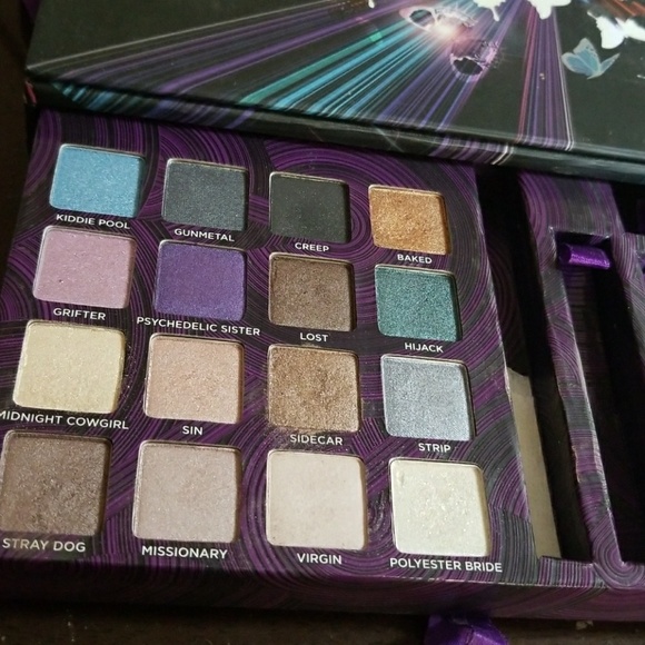 Urban Decay Book of Shadows 4 Redux - Picture 2 of 3